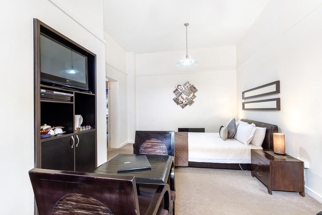 The Madsen Boutique 4* Penguin